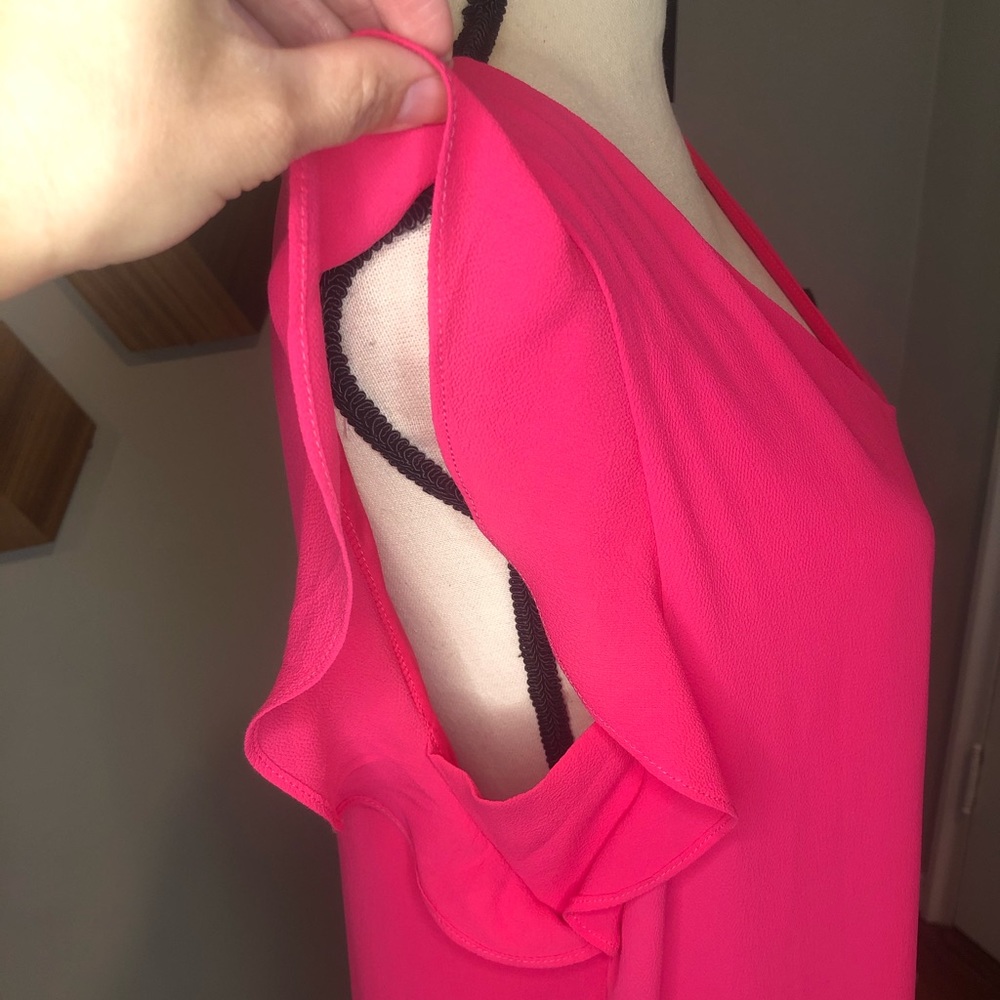ROSE & OLIVE RUFFLE SLEEVES V-NECK DRESS - Picture 4 of 6